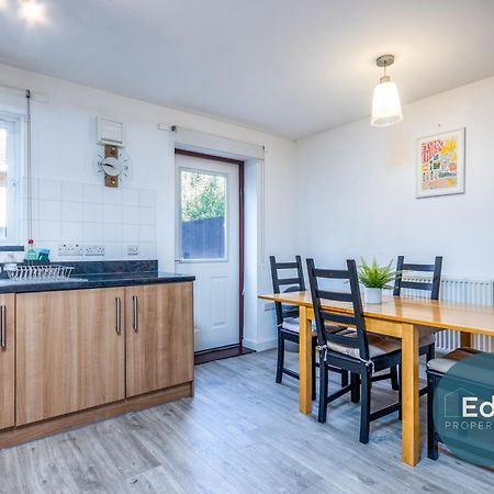 City Centre Townhouse, Sleeps 8, Free Parking 사우샘프턴 외부 사진