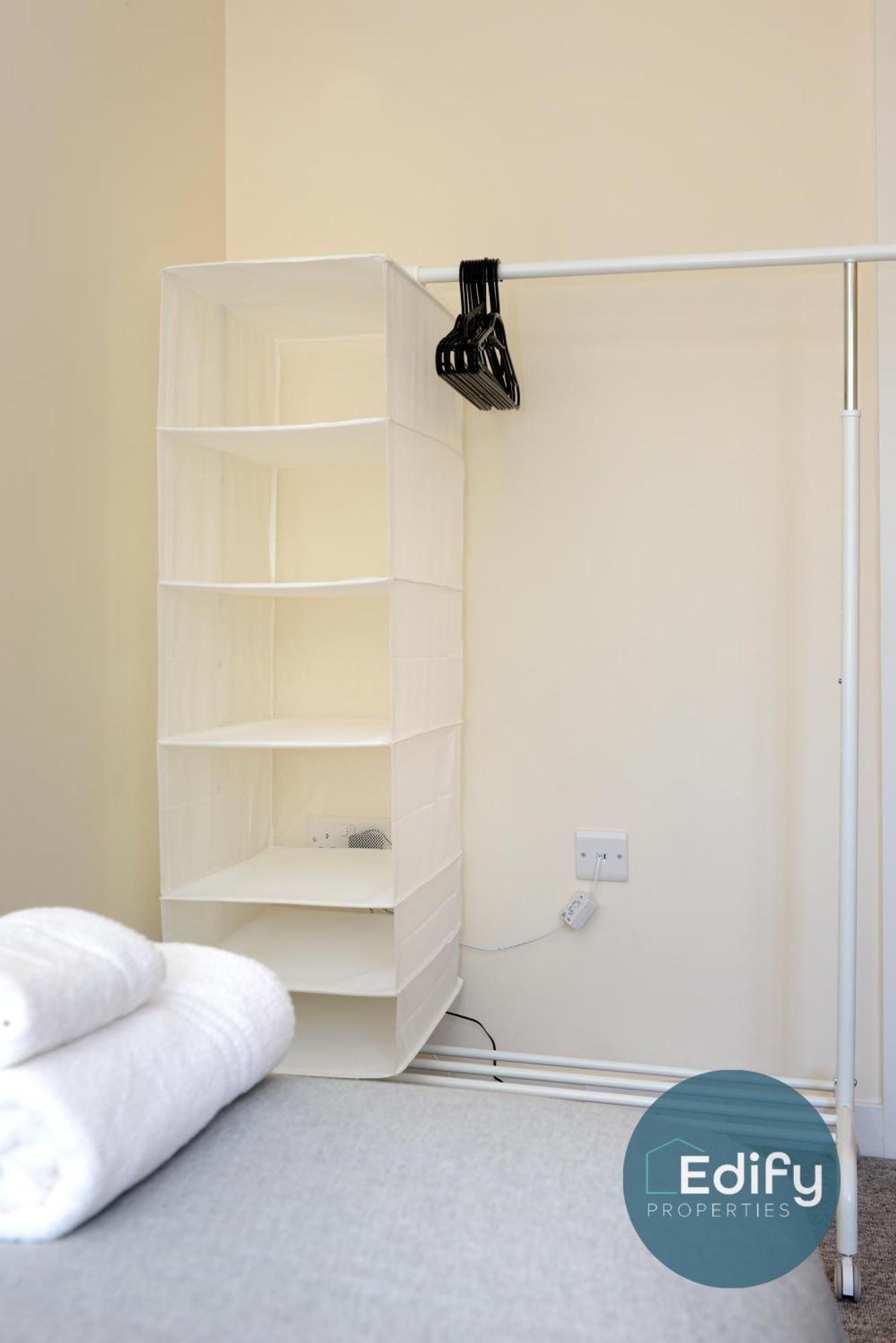 City Centre Townhouse, Sleeps 8, Free Parking 사우샘프턴 외부 사진