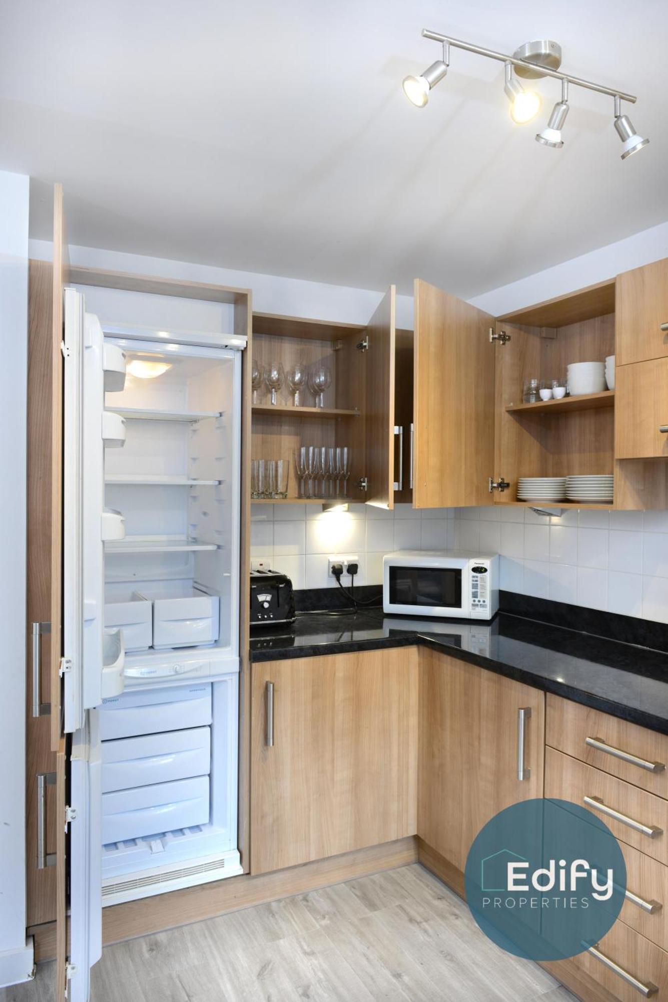 City Centre Townhouse, Sleeps 8, Free Parking 사우샘프턴 외부 사진